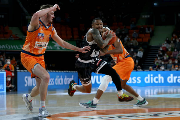 沙欣：我们的表现是令人感到耻辱 作为主教练我会承担全部责任